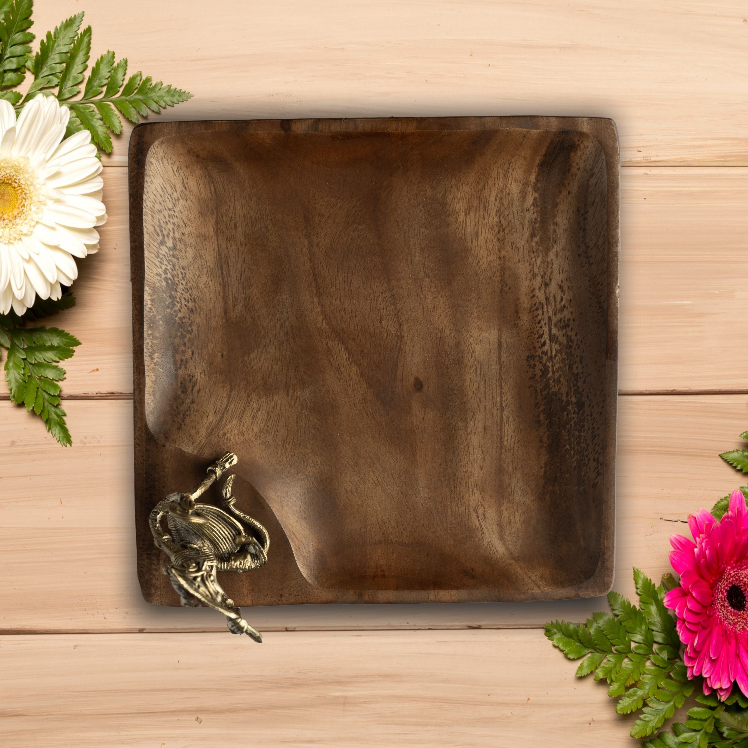SQUARE TRAY WITH FIGURE