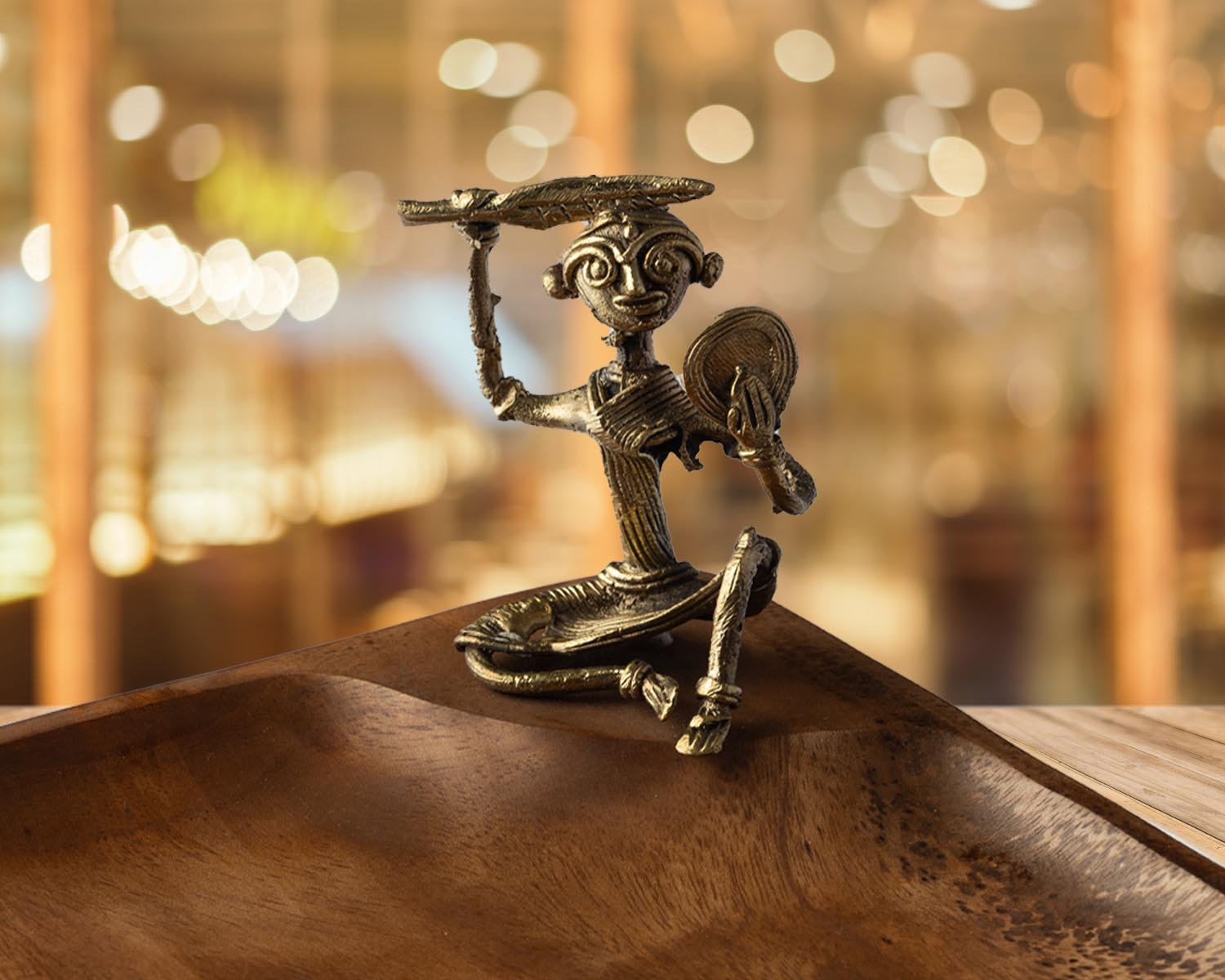 SQUARE TRAY WITH FIGURE